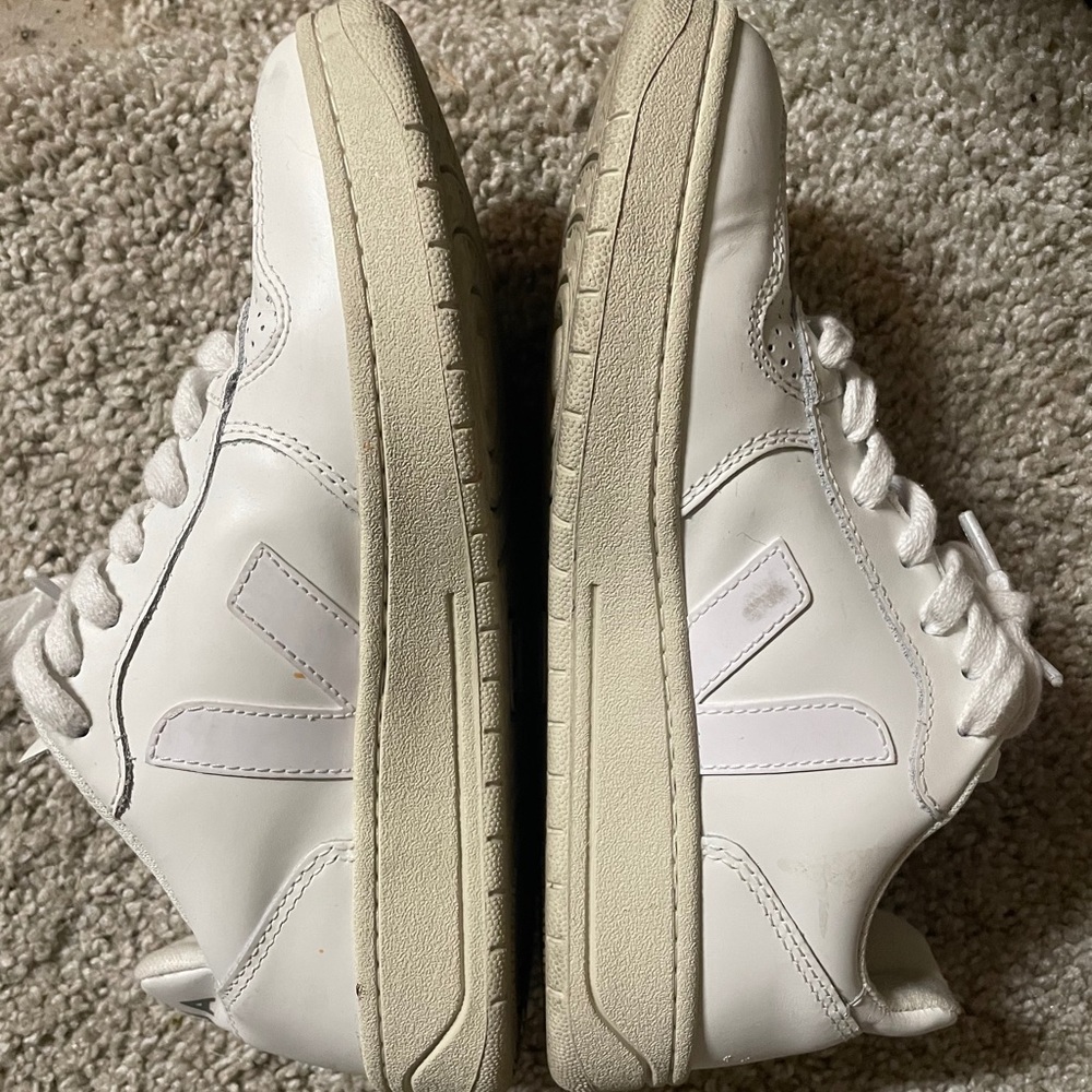 Veja V-10 Leather Low-Top Sneakers